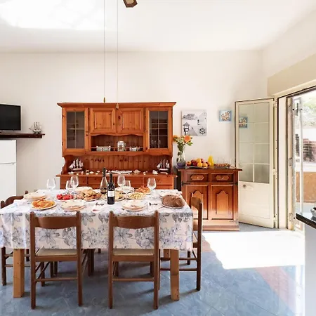 White Private Near The Sea, Wifi Villa