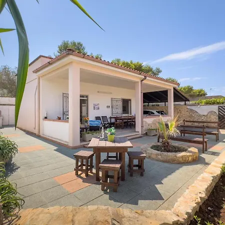 White Private Near The Sea, Wifi Villa Torre Squillace